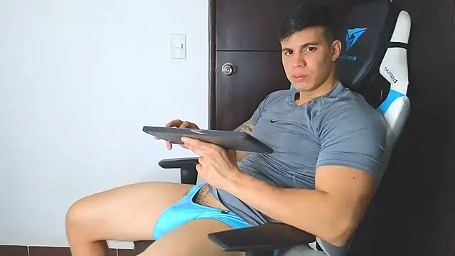 Snapshot of Ethanstill1 chatting on 12-07-24, 05:31 Ethanstill1 online show from 12-07-24, 05:31