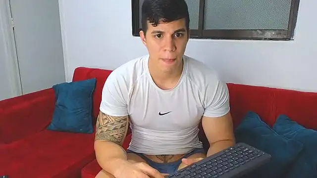 Snapshot of Ethanstill1 chatting on 12-29-24, 03:44 Ethanstill1 online show from 12-29-24, 03:44