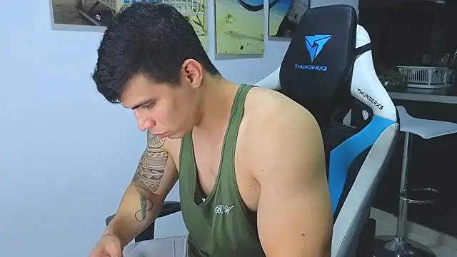 Snapshot of Ethanstill1 chatting on 02-14-25, 02:50 Ethanstill1 online show from 02-14-25, 02:50