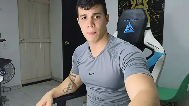 Snapshot of Ethanstill1 chatting on 03-11-25, 02:43 Ethanstill1 online show from 03-11-25, 02:43