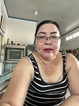 Snapshot of NDith chatting on 05-07-26, 01:11 NDith online show from 05-07-26, 01:11