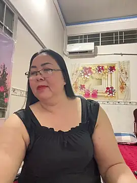 Snapshot of NDith chatting on 05-17-26, 12:01 NDith online show from 05-17-26, 12:01