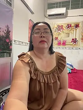 Snapshot of NDith chatting on 06-13-26, 10:24 NDith online show from 06-13-26, 10:24