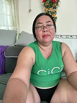 Snapshot of NDith chatting on 06-22-26, 01:18 NDith online show from 06-22-26, 01:18