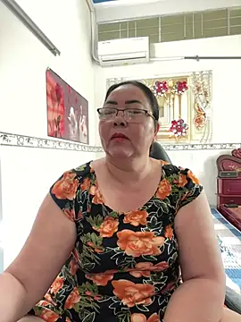 Snapshot of NDith chatting on 07-05-26, 12:17 NDith online show from 07-05-26, 12:17