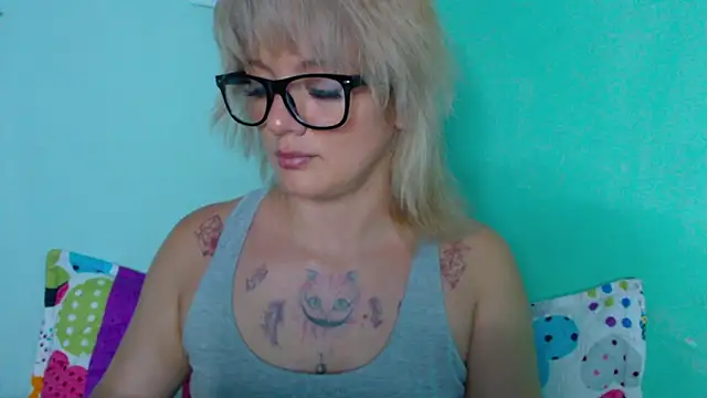 kitten sweet online show from 02-04-25, 11:06