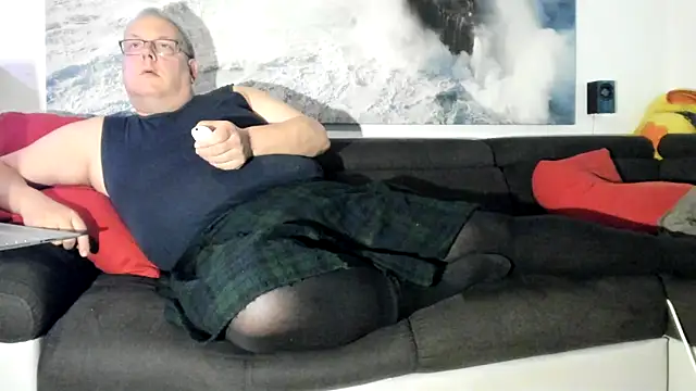 Snapshot of Nasse_Windel chatting on 02-23-25, 07:33 Nasse Windel online show from 02-23-25, 07:33