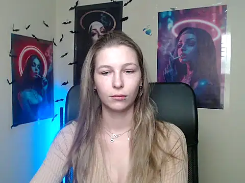 Snapshot of StrangerGi chatting on 05-17-26, 06:11 StrangerGi online show from 05-17-26, 06:11