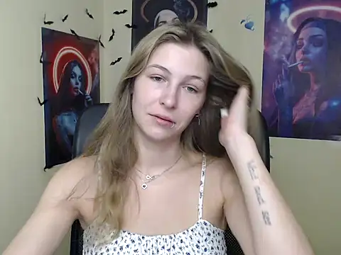 Snapshot of StrangerGi chatting on 07-02-26, 06:19 StrangerGi online show from 07-02-26, 06:19