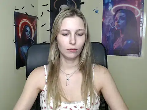 Snapshot of StrangerGi chatting on 07-12-26, 11:56 StrangerGi online show from 07-12-26, 11:56