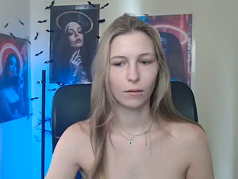 Snapshot of StrangerGi chatting on 07-20-26, 06:17 StrangerGi online show from 07-20-26, 06:17