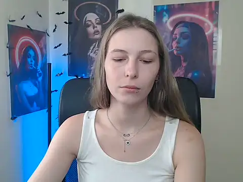 Snapshot of StrangerGi chatting on 07-24-26, 06:22 StrangerGi online show from 07-24-26, 06:22