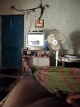 Snapshot of RoundHandler3 chatting on 01-08-26, 09:11 RoundHandler3 online show from 01-08-26, 09:11