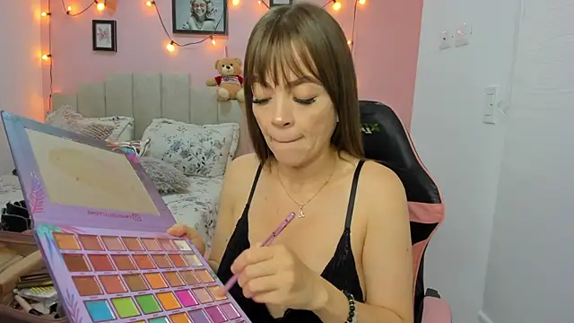 emilyharrix online show from 10-25-25, 04:46