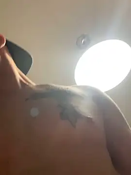 Snapshot of Camcam21 chatting on 02-03-25, 02:47 Camcam21 online show from 02-03-25, 02:47