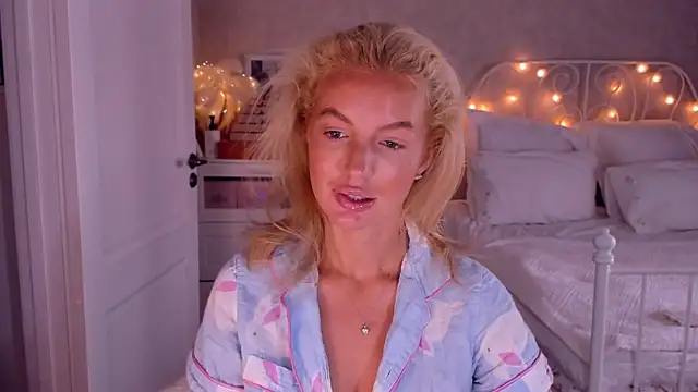 aestetick online show from 12-14-25, 06:52