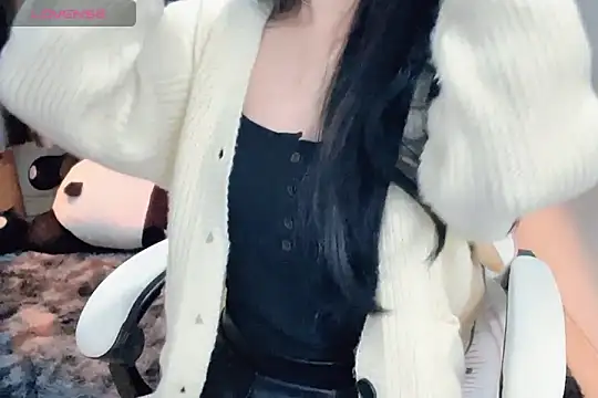 Snapshot of _Aimy_ chatting on 01-08-25, 04:11 Aimy online show from 01-08-25, 04:11