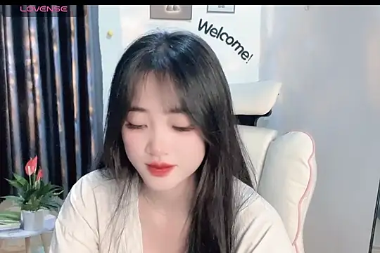 Snapshot of _Aimy_ chatting on 02-17-25, 03:42 Aimy online show from 02-17-25, 03:42