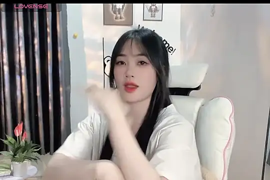 Snapshot of _Aimy_ chatting on 02-17-25, 06:48 Aimy online show from 02-17-25, 06:48