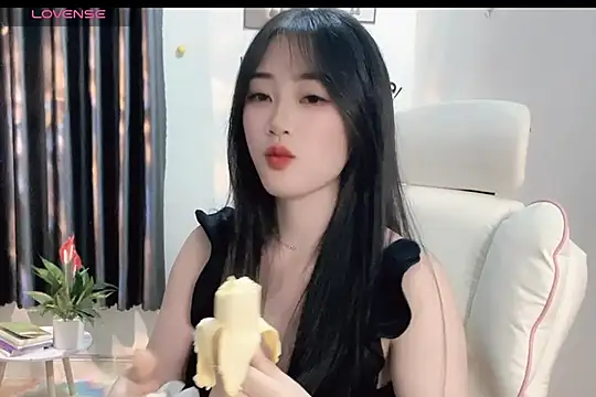 Snapshot of _Aimy_ chatting on 02-18-25, 07:19 Aimy online show from 02-18-25, 07:19
