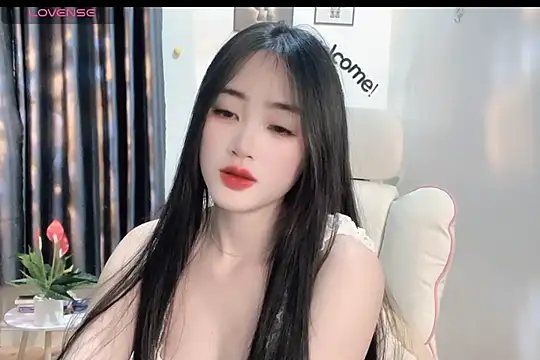 Snapshot of _Aimy_ chatting on 02-21-25, 04:07 Aimy online show from 02-21-25, 04:07