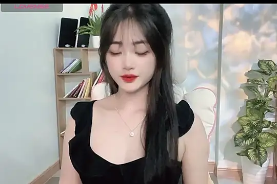 Snapshot of _Aimy_ chatting on 03-04-25, 05:03 Aimy online show from 03-04-25, 05:03