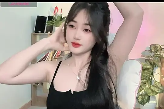Snapshot of _Aimy_ chatting on 03-05-25, 04:02 Aimy online show from 03-05-25, 04:02