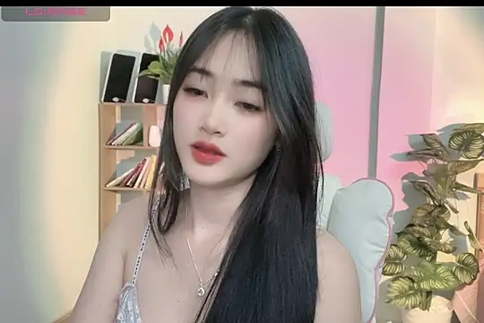 Snapshot of _Aimy_ chatting on 03-08-25, 05:33 Aimy online show from 03-08-25, 05:33