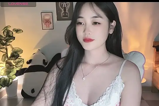 Snapshot of _Aimy_ chatting on 09-08-25, 04:06 Aimy online show from 09-08-25, 04:06