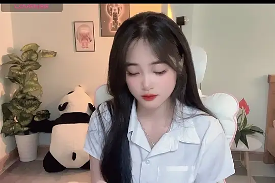 Snapshot of _Aimy_ chatting on 09-17-25, 04:03 Aimy online show from 09-17-25, 04:03