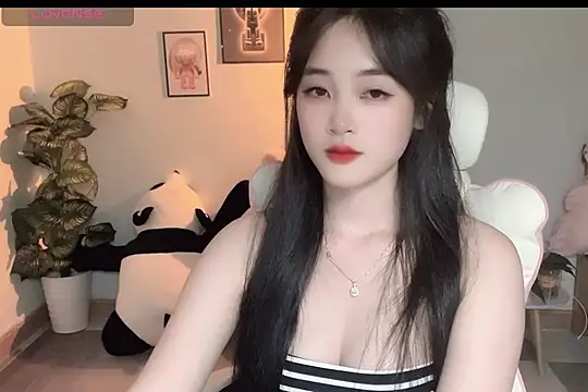 Snapshot of _Aimy_ chatting on 09-19-25, 04:29 Aimy online show from 09-19-25, 04:29