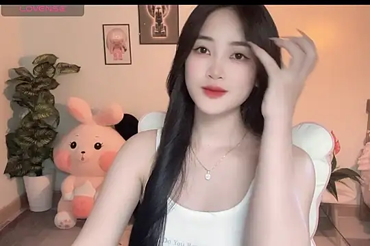 Snapshot of _Aimy_ chatting on 09-22-25, 04:31 Aimy online show from 09-22-25, 04:31