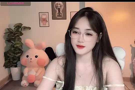 Snapshot of _Aimy_ chatting on 09-28-25, 04:34 Aimy online show from 09-28-25, 04:34