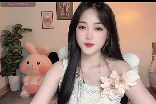 Snapshot of _Aimy_ chatting on 09-29-25, 04:45 Aimy online show from 09-29-25, 04:45