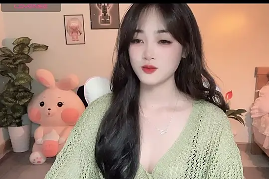 Snapshot of _Aimy_ chatting on 10-04-25, 03:32 Aimy online show from 10-04-25, 03:32