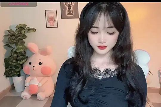 Snapshot of _Aimy_ chatting on 10-08-25, 04:48 Aimy online show from 10-08-25, 04:48