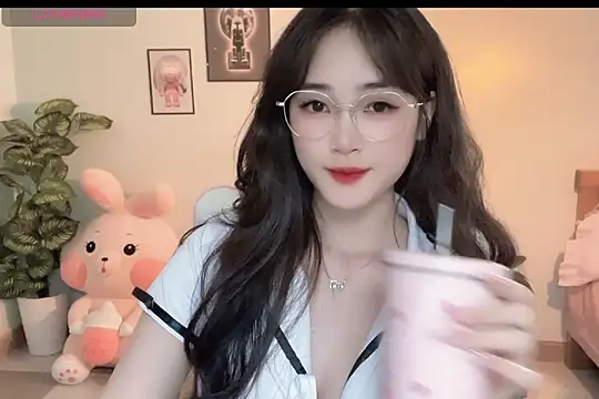 Snapshot of _Aimy_ chatting on 10-12-25, 04:11 Aimy online show from 10-12-25, 04:11