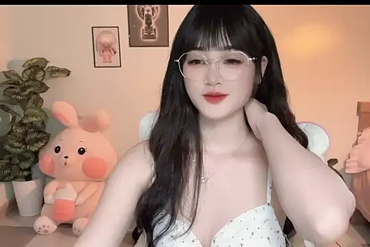 Snapshot of _Aimy_ chatting on 10-13-25, 04:29 Aimy online show from 10-13-25, 04:29