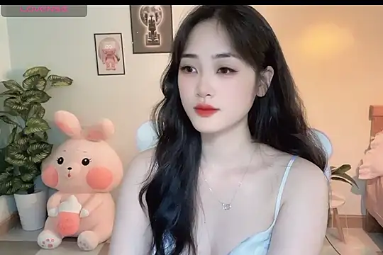 Snapshot of _Aimy_ chatting on 10-14-25, 04:35 Aimy online show from 10-14-25, 04:35