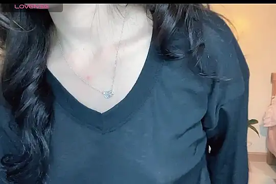 Snapshot of _Aimy_ chatting on 10-15-25, 04:51 Aimy online show from 10-15-25, 04:51