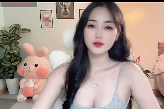 Snapshot of _Aimy_ chatting on 10-16-25, 04:57 Aimy online show from 10-16-25, 04:57