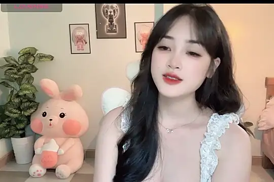 Snapshot of _Aimy_ chatting on 10-18-25, 06:05 Aimy online show from 10-18-25, 06:05
