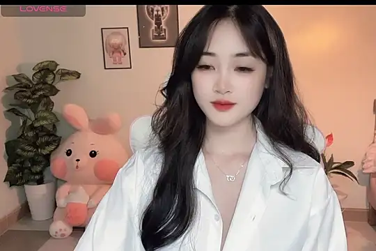 Snapshot of _Aimy_ chatting on 10-18-25, 06:08 Aimy online show from 10-18-25, 06:08