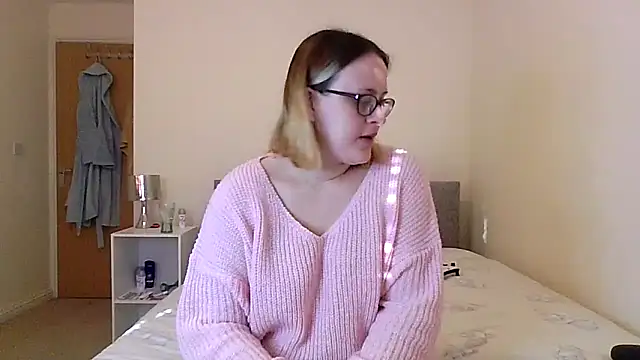 Snapshot of ScarletMae chatting on 01-27-25, 02:02 ScarletMae online show from 01-27-25, 02:02