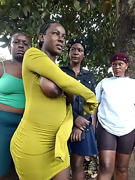 Snapshot of Xtra_bootie chatting on 01-13-26, 07:24 Xtra bootie online show from 01-13-26, 07:24