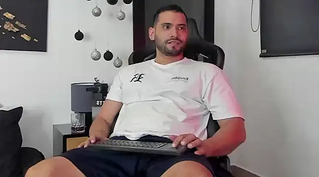 Snapshot of Dereck_vega chatting on 12-29-24, 08:37 Dereck vega online show from 12-29-24, 08:37