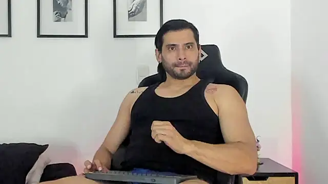 Snapshot of Dereck_vega chatting on 05-15-26, 09:44 Dereck vega online show from 05-15-26, 09:44
