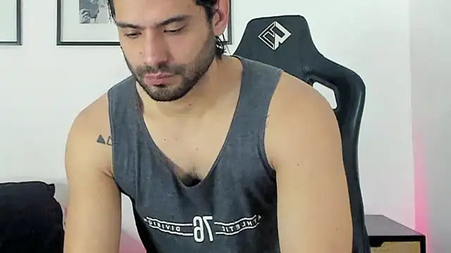 Snapshot of Dereck_vega chatting on 05-17-26, 02:13 Dereck vega online show from 05-17-26, 02:13