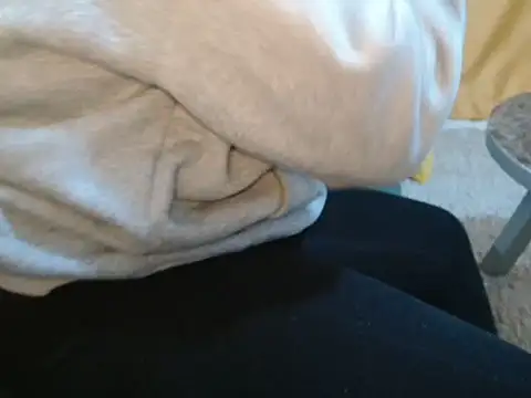Snapshot of leslysexygirl chatting on 05-19-26, 05:25 leslysexygirl online show from 05-19-26, 05:25