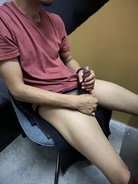 Snapshot of zeck80 chatting on 03-14-25, 05:24 zeck80 online show from 03-14-25, 05:24